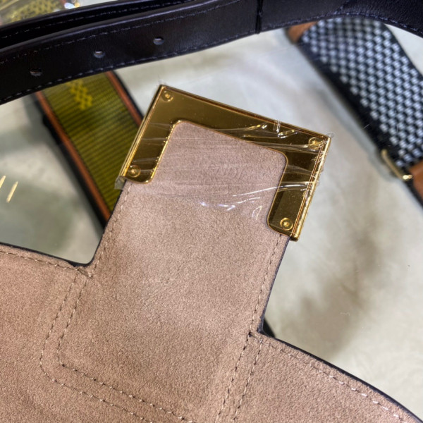 F**di small croissant