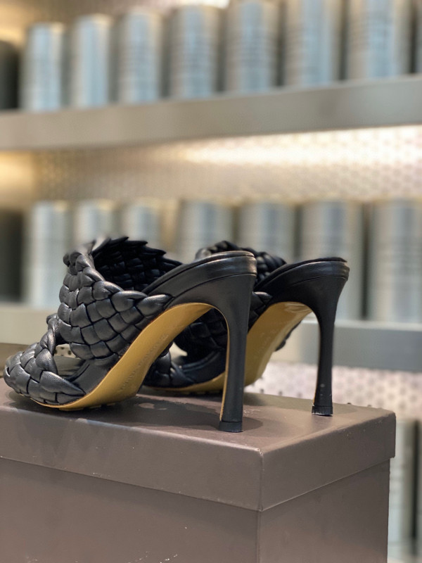 bo*te*ga Ve*ne*ta curve