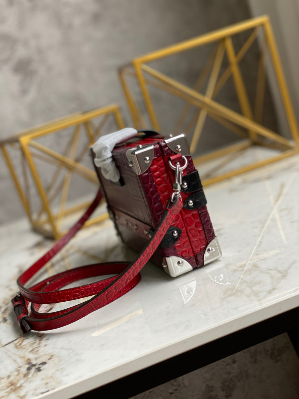 l0*is V*t0n petite malle