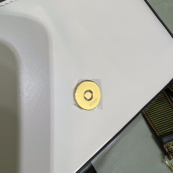 F**di wallet on chain with pouches