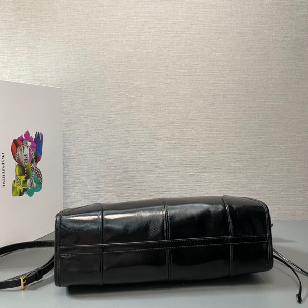 Pra*a large leather handbag