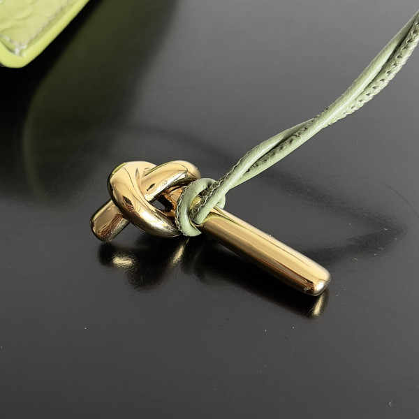 bo*te*ga Ve*ne*ta long clutch andiamo with handle-31*13*3cm