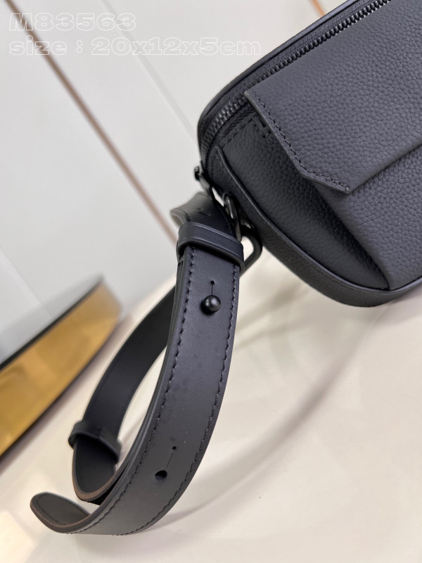 l0*is V*t0n pilot wearable wallet-20*12*5.5cm