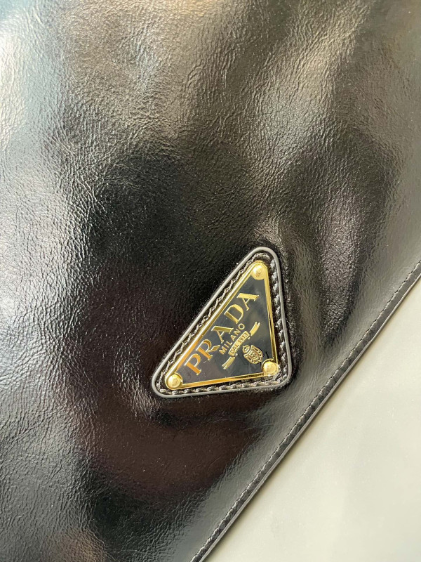 Pra*a messenger bag-23*15*8.5cm