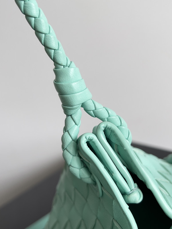 bo*te*ga Ve*ne*ta andiamo parachute small shoulder bag