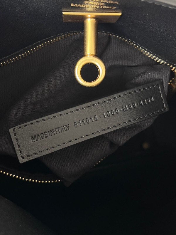 Ba*len*cia*ga bel air small hobo bag